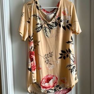 LulaRoe Iris Tee